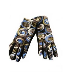 Woman's Cozy Swirl Pattern Yarn Embroidered Winter Gloves